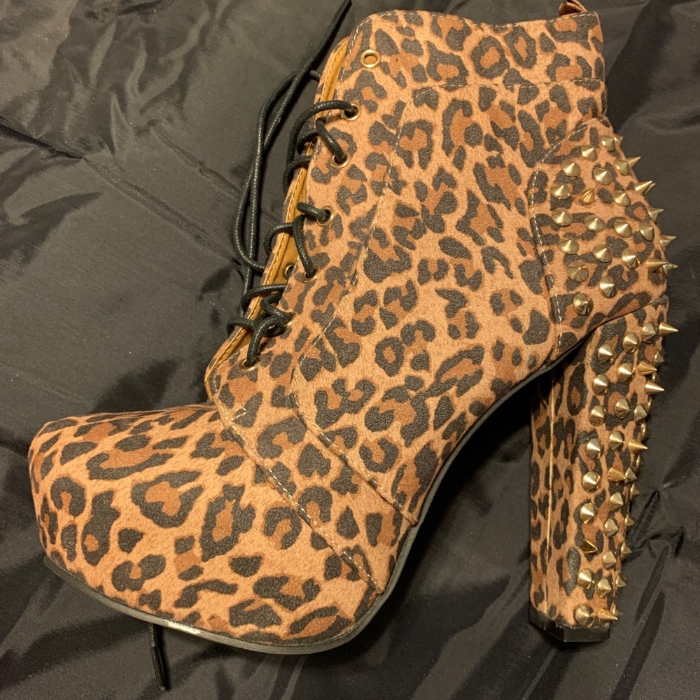 Leopard Ankle Platform Gold Stud•like new•no size